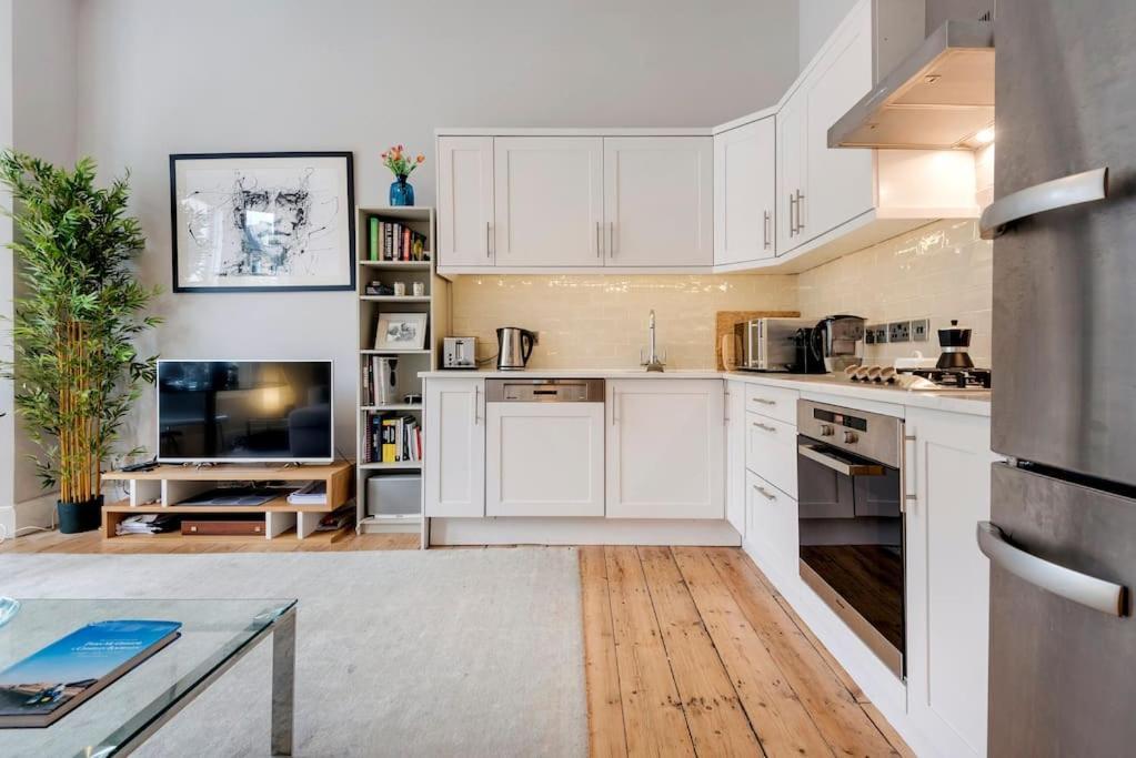 Contemporary Clapham Living Apartment London Ngoại thất bức ảnh