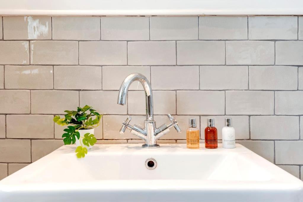Contemporary Clapham Living Apartment London Ngoại thất bức ảnh